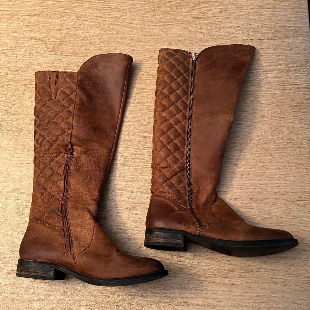 Brown up to the knee boots